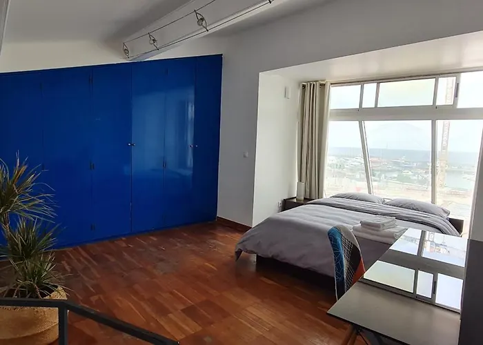 Charming In The Center *