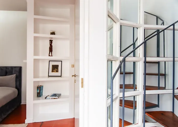 Charming In The Center Πόντα Ντελγκάντα